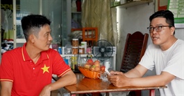 Chủ tiệm sửa điện thoại thành người bán vé số Vietlott