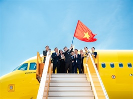 Khát vọng bầu trời và tầm nhìn của Bầu Hiển