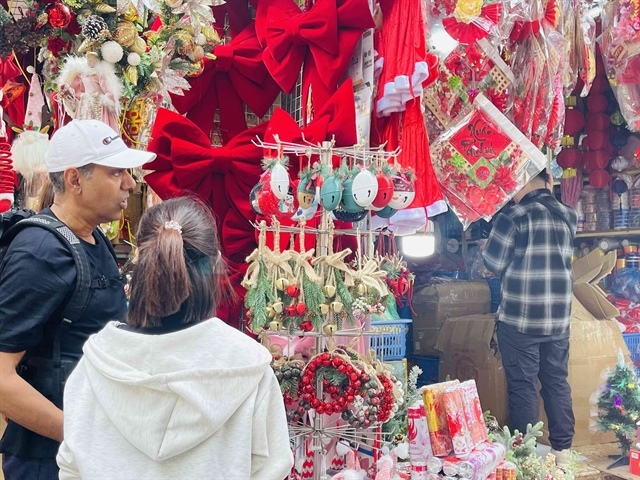 Christmas market offers many attractive products, but spending slow