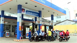 Ministry of Industry and Trade reviews fuel supply plan with Petrolimex