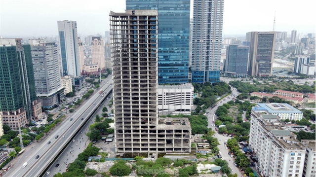 Dự án “Trung tâm Điều hành và giao dịch VICEM” tại Khu đô thị mới Cầu Giấy đến nay vẫn bỏ hoang.