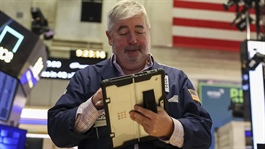 Dow Jones lội ngược dòng ấn tượng