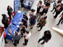 Số liệu việc làm nhảy múa loạn xạ, làm khó cho Fed và nhà đầu tư