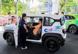 Thị trường ô tô Tết 2026: Giảm giá kỷ lục, xe xanh lên ngôi