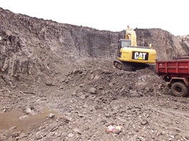 Một công ty khoáng sản muốn chi 50 tỷ mua đất của lãnh đạo để làm mỏ đất san lấp