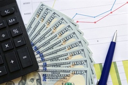 Một công ty tư vấn đầu tư chứng khoán có doanh thu trở lại sau 5 năm