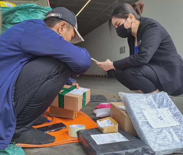 Mặc cho doanh thu v&agrave; sản lượng h&agrave;ng h&oacute;a của TMĐT tăng, số lượng nh&agrave; b&aacute;n b&aacute;m trụ thị trường lại giảm đ&aacute;ng kể. Ảnh minh họa: THU H&Agrave;