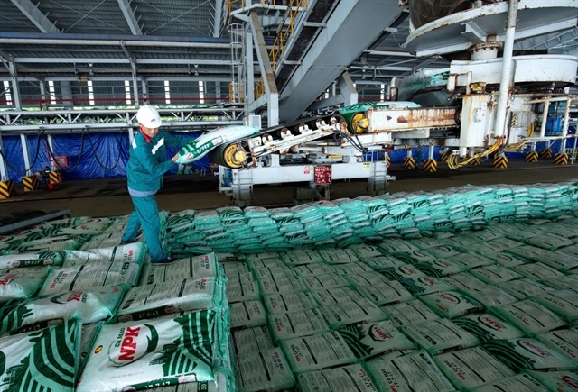 Fertiliser makers seen benefiting from stable urea prices, lower oil costs in 2026