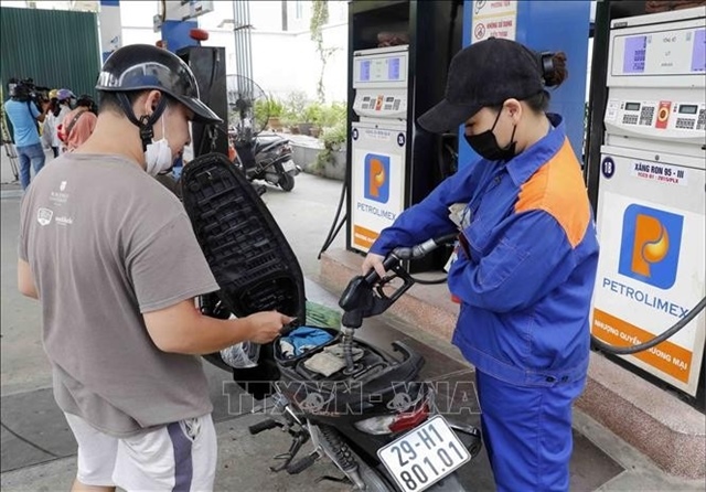 Petrol prices fall, diesel rise in January 22 adjustment
