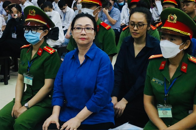 Bà Trương Mỹ Lan và cháu gái Trương Huệ Vân trong một lần ra tòa. Ảnh: Tân Châu