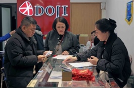 SJC gold soars due to global fluctuations, import policy changes