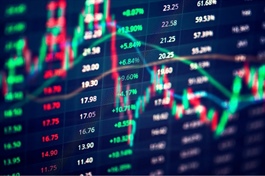 Điều chỉnh tại vùng đỉnh lịch sử, thị trường chờ lực đỡ từ tăng trưởng lợi nhuận và định hướng chính sách