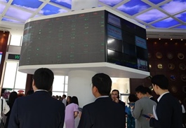 VN-Index rebounds after three-day slide, liquidity thins