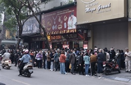 Domestic gold bars tumble 13% as global sell-off rattles local market