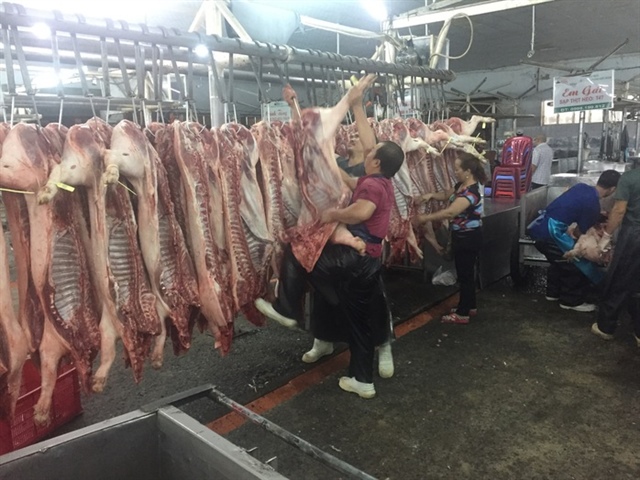 Giá heo hơi hôm nay 2026: Thị trường thịt heo chợ đầu mối giảm mạnh - Ảnh 1.