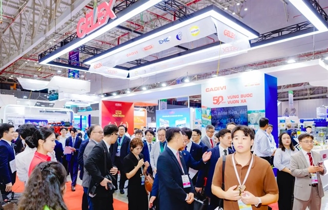 Market edges up amid high liquidity