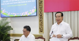 UBND TP.HCM họp cuối năm, bàn giải pháp tăng trưởng 2 con số và chăm lo Tết