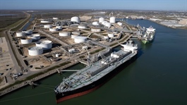 Giá dầu bật tăng sau khi ông Trump nói Lãnh tụ tối cao Iran "nên lo lắng”