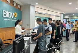 VN-Index breaks below 1,800 points on large-cap stocks