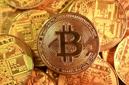 Bitcoin bật lại trên mốc 70,000 USD sau khi suýt thủng 60,000 USD