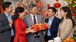 Cách chọn quà Tết tặng sếp tinh tế ghi điểm tuyệt đối