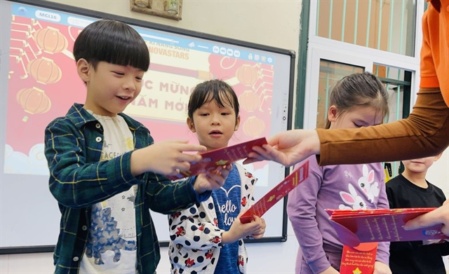 Bài học tài chính đầu đời từ tiền lì xì Tết