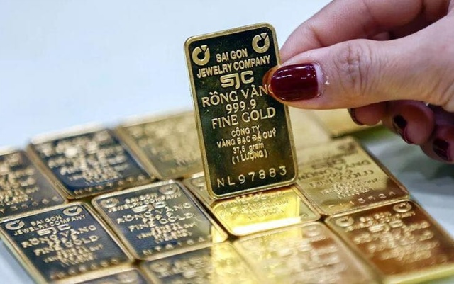 Giá vàng miếng SJC 'neo' ở mức cao.