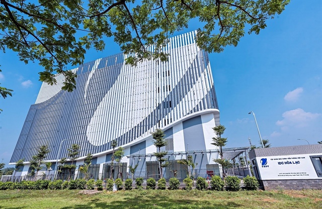Việc áp mức giá điện từ sản xuất sang điện kinh doanh sẽ làm tăng chi phí đáng kể lên các doanh nghiệp, trước mắt lên khoảng 1000 tỷ đồng.