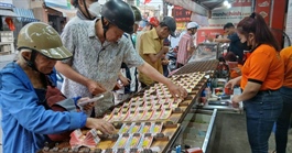 Người dân đổ xô mua vé số cầu may dịp Tết Nguyên đán 2026