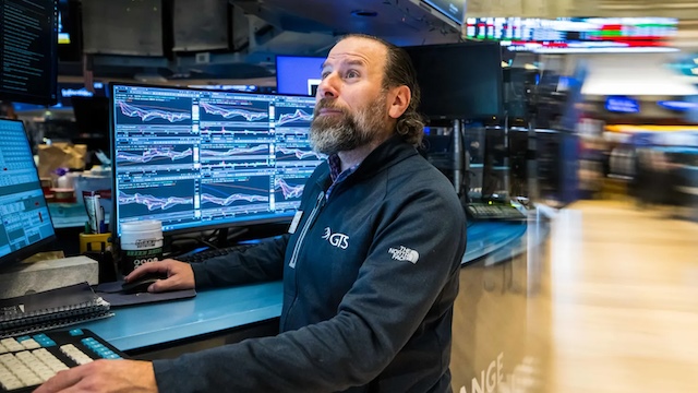 Phố Wall tràn ngập sắc xanh