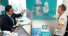 VN-Index falls on large-cap stocks