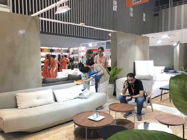 Doanh nghiệp đồ gỗ Việt Nam đẩy mạnh xúc tiến thương mại, mở rộng thị trường để giảm phụ thuộc. Ảnh: QH