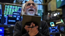 Dow Jones tăng hơn 200 điểm khi nhà đầu tư tạm gác lo ngại chiến sự Iran