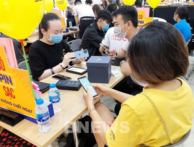 VN-Index dips, breaking below 1,800 points