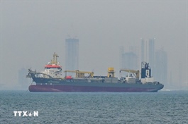 Tắc nghẽn tại eo biển Hormuz, các quốc gia vùng Vịnh cắt giảm sản lượng dầu