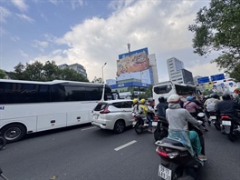 Không "gồng" nổi giá xăng dầu, nhiều nhà xe tăng cước