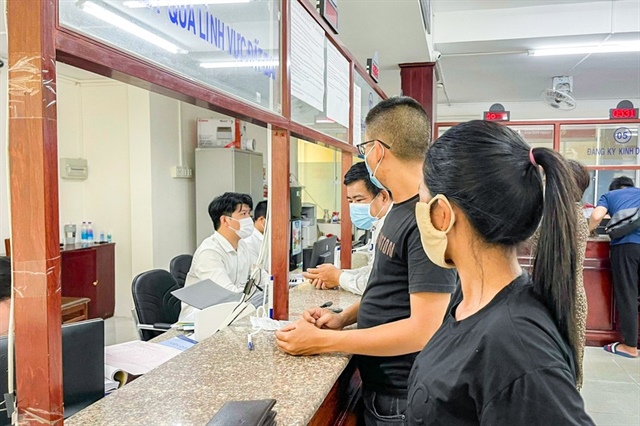 Từ tháng 3-2026, người dân Khánh Hòa chỉ cần đến UBND cấp xã để thực hiện các vấn đề về đất đai mà không cần lên cấp cao hơn. Ảnh: XUÂN HOÁT