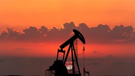 Dầu WTI giảm gần 12% về gần 83 USD/thùng