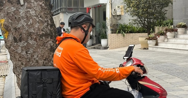 Dịch vụ giao hàng đồng loạt tăng giá, áp dụng 'phụ phí xăng dầu'