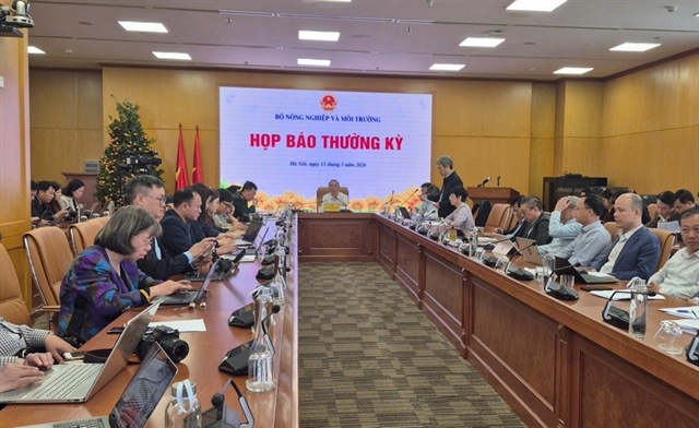 Thứ trưởng Bộ NN&MT Phùng Đức Tiến chủ trì buổi họp báo. Ảnh: AH