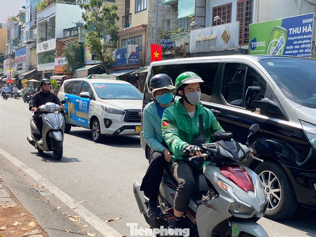 Xe công nghệ hoạt động tại trung tâm TPHCM. Ảnh: Hữu Huy.