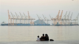 Giá dầu tăng hơn 4% sau khi có tàu thương mại bị tấn công ở Eo biển Hormuz