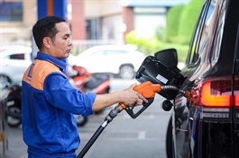 Tiếp tục xả quỹ bình ổn, giá xăng dầu giữ nguyên trong kỳ điều hành đêm 13/03