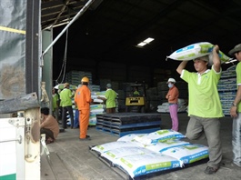 Căng thẳng Trung Đông kéo dài, giá thức ăn chăn nuôi có thể tăng 10%