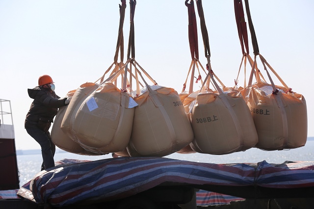 Trung Quốc siết xuất khẩu phân bón, sử dụng kho dự trữ chiến lược | Vietstock