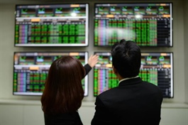 Stocks post mixed performance amid rising oil prices