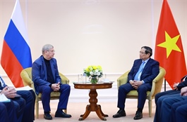 PM meets Russian infrastructure giants to promote digital technology, railways cooperation