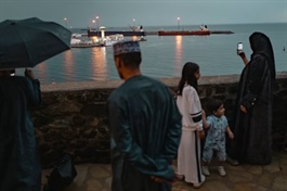 Cách Iran thu phí eo biển Hormuz