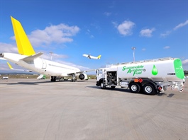 Giá vé máy bay và hóa đơn Net Zero: Ai sẽ trả tiền cho công cuộc xanh hóa hàng không?