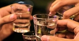 Ép người khác uống rượu, bia bị phạt tới 3 triệu đồng